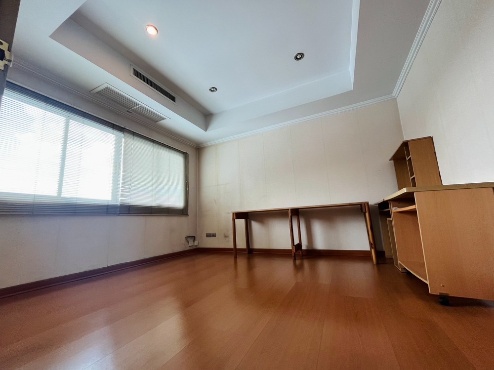 ประดิษฐ์มนูญธรรมซอย 9 / 5 ห้องนอน (ขาย), Pradit Manutham Soi 9 / 5 Bedrooms (SALE) RUK208