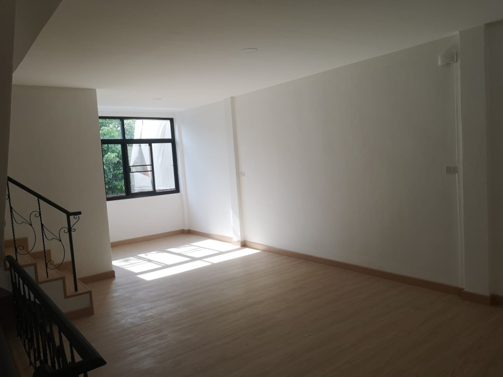 ทาวน์โฮม ถนนรัชดาภิเษก​ 3 (หลังสถานทูตจีน)​ / 2 ห้องนอน (ขาย), Townhome at Ratchadapisek 3 / 2 Bedrooms (FOR SALE) NUB449