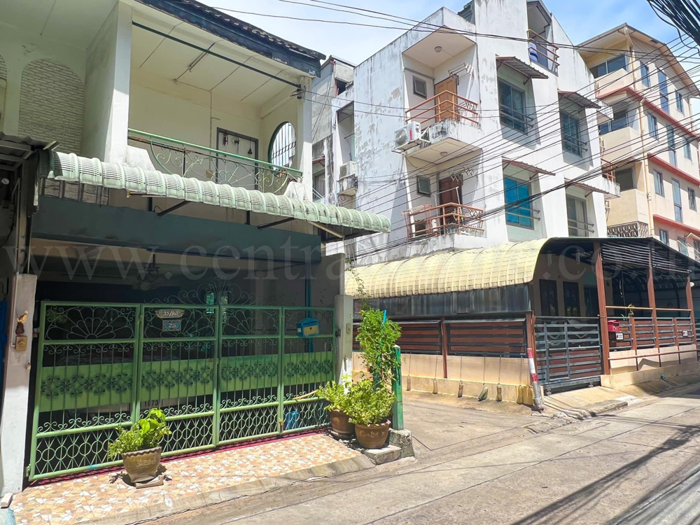 ทาวเฮาส์ ใกล้ MRT สุทธิสาร / 3 ห้องนอน (ขาย), Townhouse near MRT Sutthisan / 3 Bedrooms (SALE) COF098