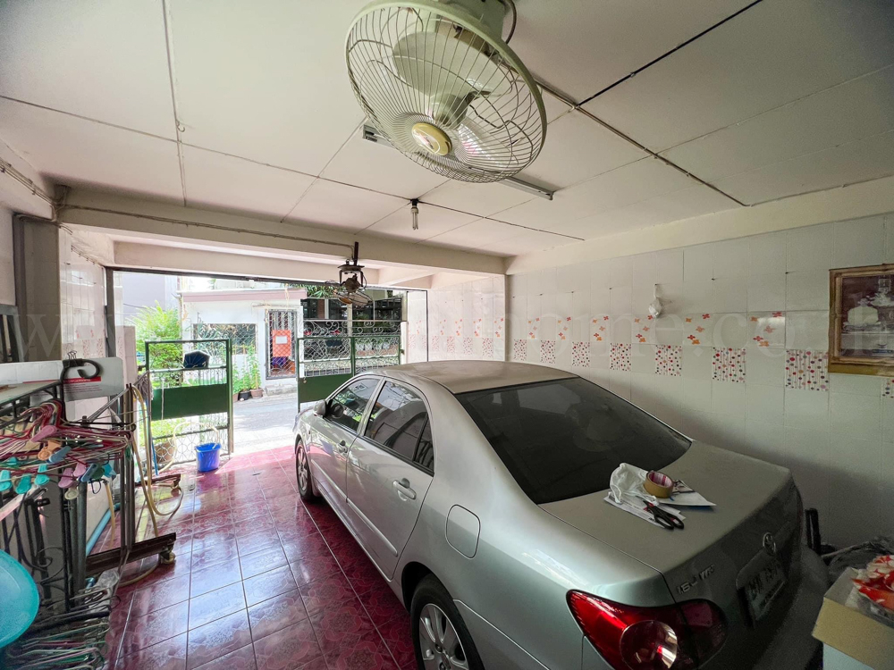 ทาวเฮาส์ ใกล้ MRT สุทธิสาร / 3 ห้องนอน (ขาย), Townhouse near MRT Sutthisan / 3 Bedrooms (SALE) COF098