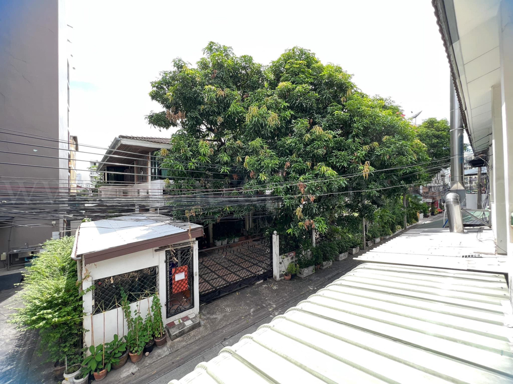 ทาวเฮาส์ ใกล้ MRT สุทธิสาร / 3 ห้องนอน (ขาย), Townhouse near MRT Sutthisan / 3 Bedrooms (SALE) COF098