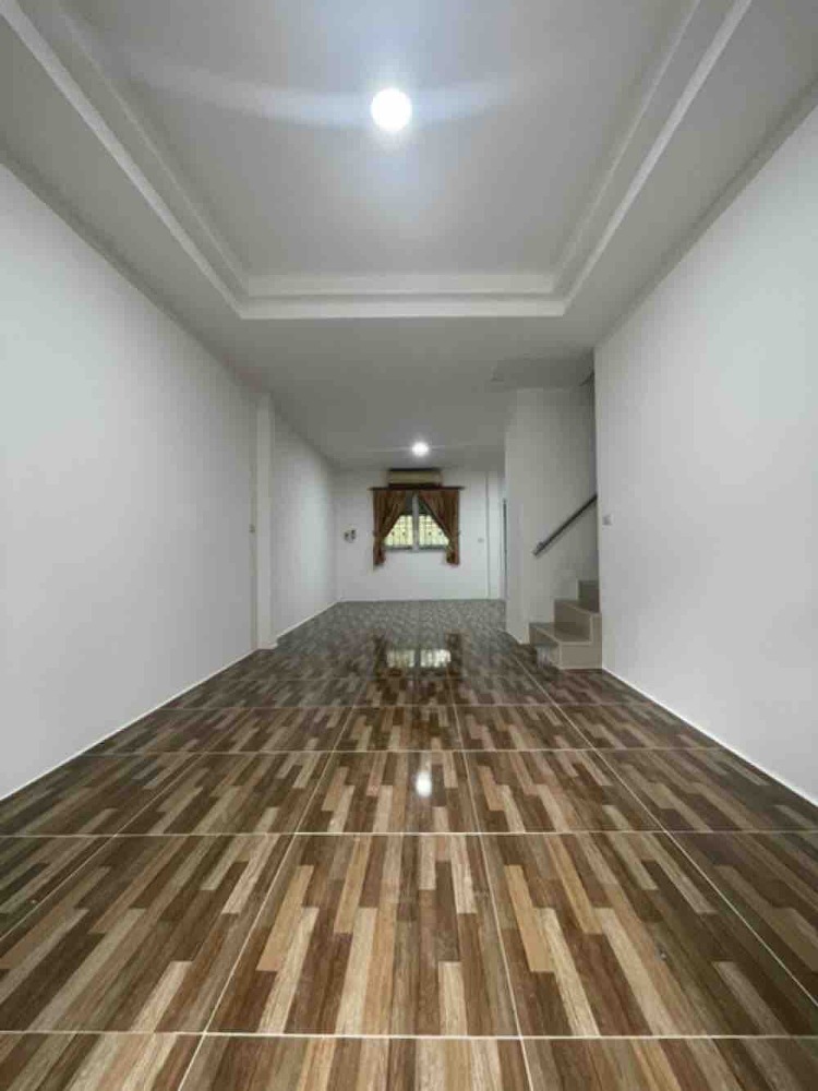 ทาวน์เฮ้าส์ ซอยสีหบุรานุกิจ 2 / 3 ห้องนอน (ขายพร้อมผู้เช่า), Townhouse Soi Sihaburanukit 2 / 3 Bedrooms (SALE WITH TENANT) COF142