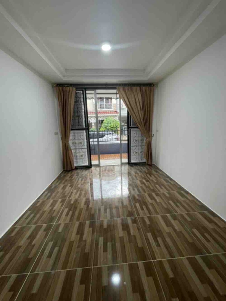 ทาวน์เฮ้าส์ ซอยสีหบุรานุกิจ 2 / 3 ห้องนอน (ขายพร้อมผู้เช่า), Townhouse Soi Sihaburanukit 2 / 3 Bedrooms (SALE WITH TENANT) COF142