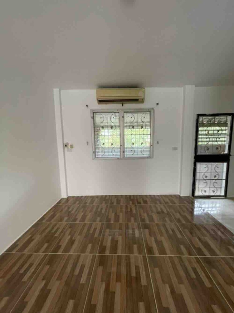 ทาวน์เฮ้าส์ ซอยสีหบุรานุกิจ 2 / 3 ห้องนอน (ขายพร้อมผู้เช่า), Townhouse Soi Sihaburanukit 2 / 3 Bedrooms (SALE WITH TENANT) COF142