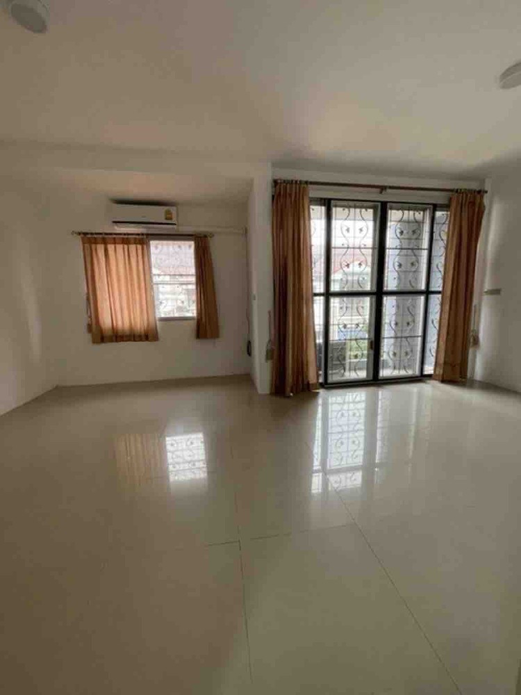 ทาวน์เฮ้าส์ ซอยสีหบุรานุกิจ 2 / 3 ห้องนอน (ขายพร้อมผู้เช่า), Townhouse Soi Sihaburanukit 2 / 3 Bedrooms (SALE WITH TENANT) COF142