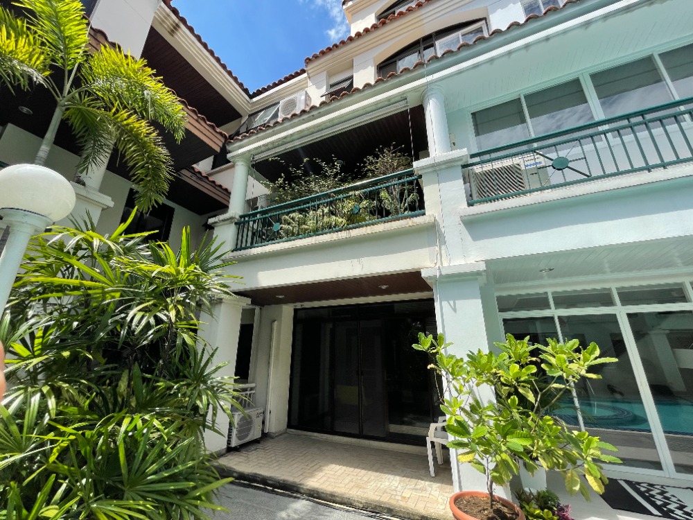 ทาวน์เฮ้าส์ ทองหล่อ 13 / 4 ห้องนอน (ขาย), Townhouse Thonglor 13 / 4 Bedrooms (FOR SALE) T535