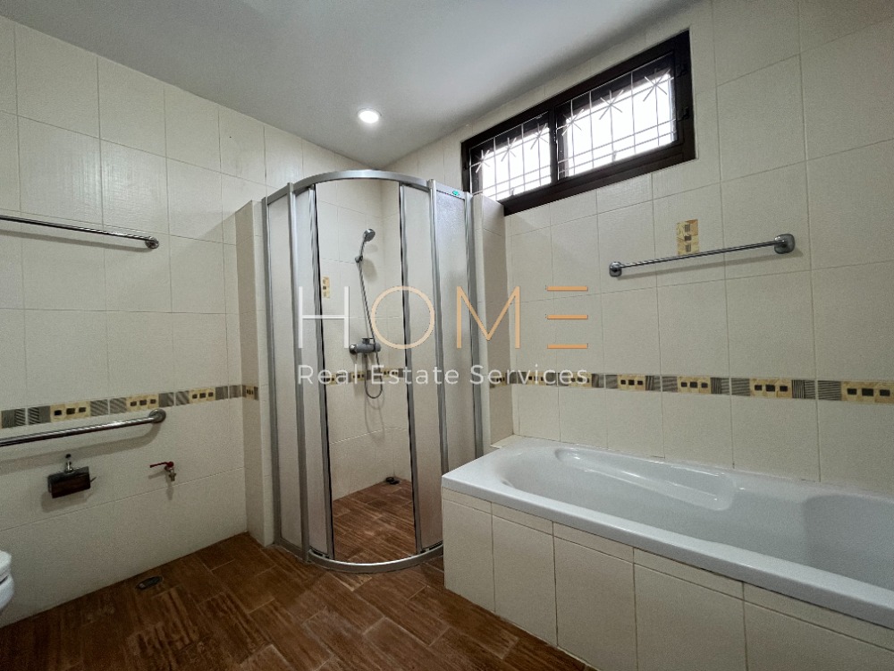 บ้านเดี่ยว โชคชัย 4 ซอย 51 / 6 ห้องนอน (ขาย), Detached House Chokchai 4 Soi 51 / 6 Bedrooms (FOR SALE) RUK506