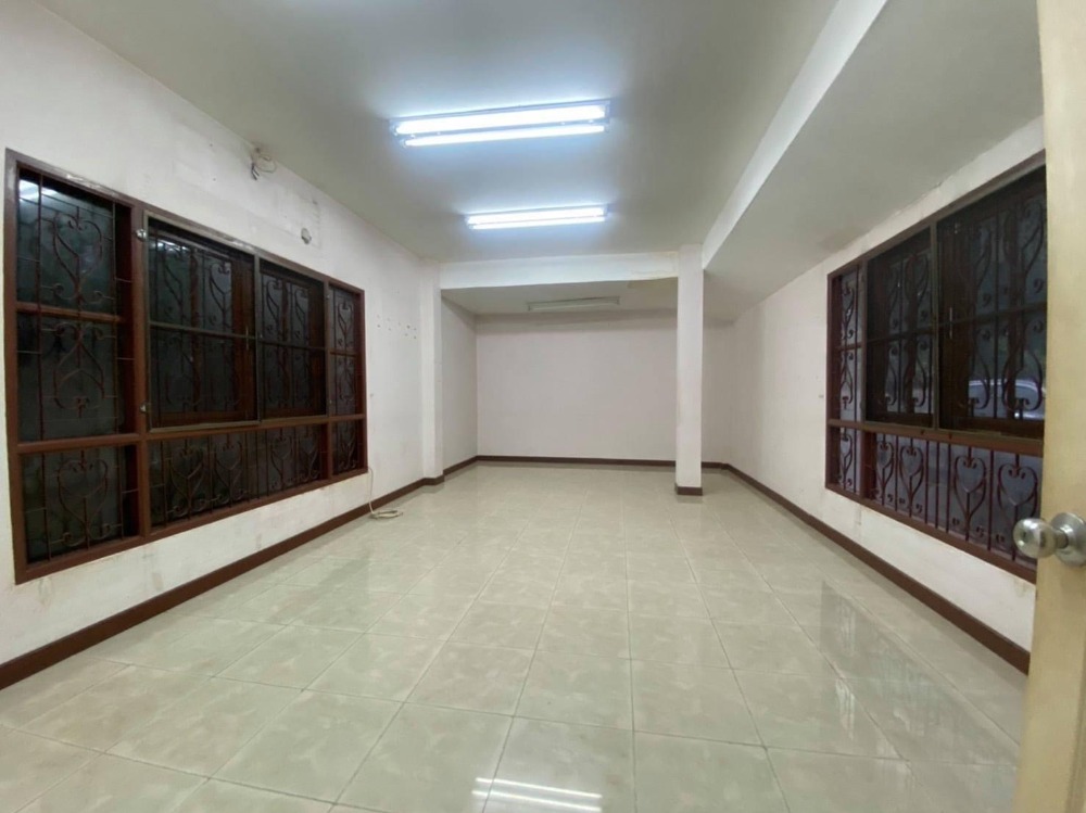 บ้านเดี่ยว ประดิพัทธิ์ซอย 3 / 5 ห้องนอน (ขาย), Detached House Pradipat Soi 3 / 5 Bedrooms (FOR SALE) PLOYW185