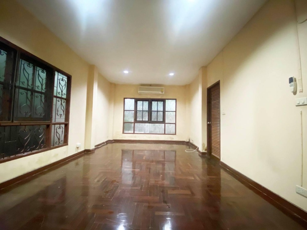 บ้านเดี่ยว ประดิพัทธิ์ซอย 3 / 5 ห้องนอน (ขาย), Detached House Pradipat Soi 3 / 5 Bedrooms (FOR SALE) PLOYW185