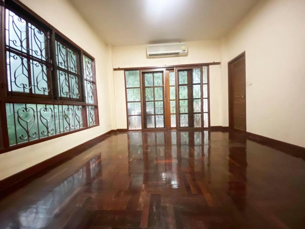 บ้านเดี่ยว ประดิพัทธิ์ซอย 3 / 5 ห้องนอน (ขาย), Detached House Pradipat Soi 3 / 5 Bedrooms (FOR SALE) PLOYW185