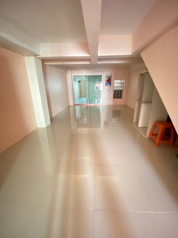 ทาวน์เฮ้าส์ นาคนิวาส 7 / 5 ห้องนอน (ขายพร้อมผู้เช่า), Townhouse Nakniwat 7 / 5 Bedrooms (SALE WITH TENANT) RUK214