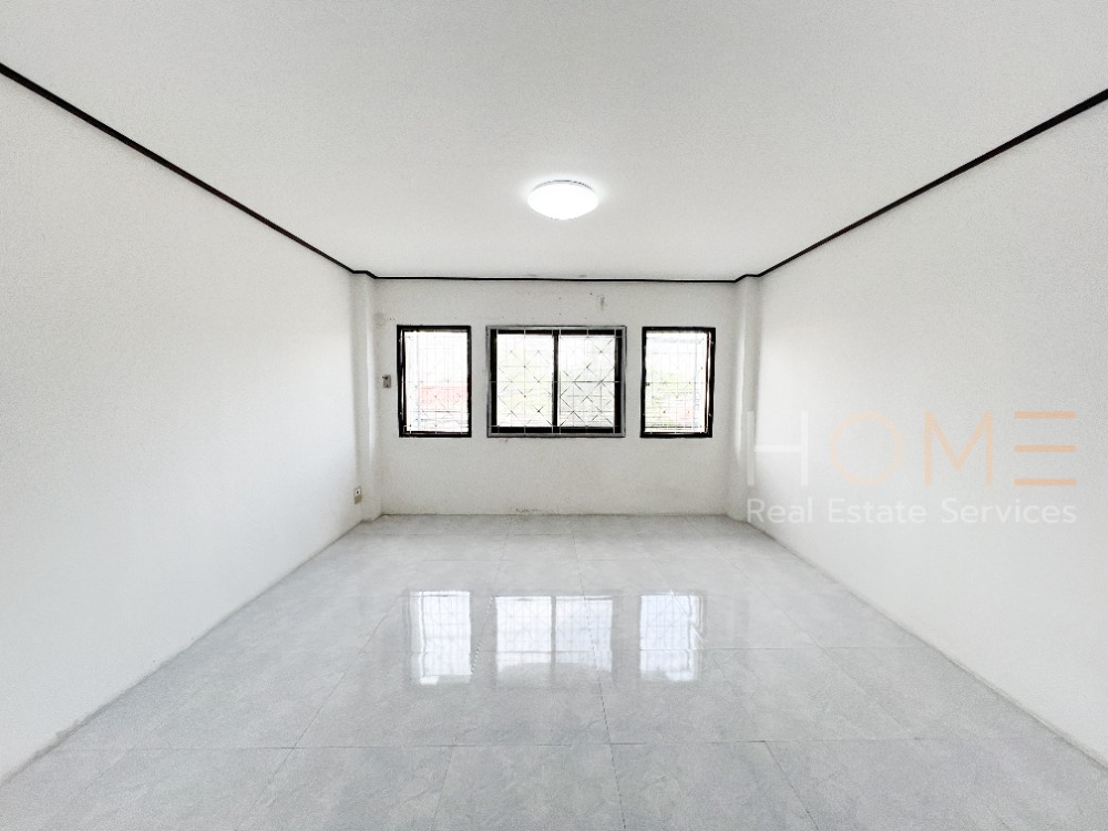 ติดถนนแบริ่ง ใกล้ BTS ✨ อาคารพาณิชย์ แบริ่ง 107 / 4 ชั้น (ขาย), Commercial Building Bearing 107 / 4 Storey (FOR SALE) PUY054