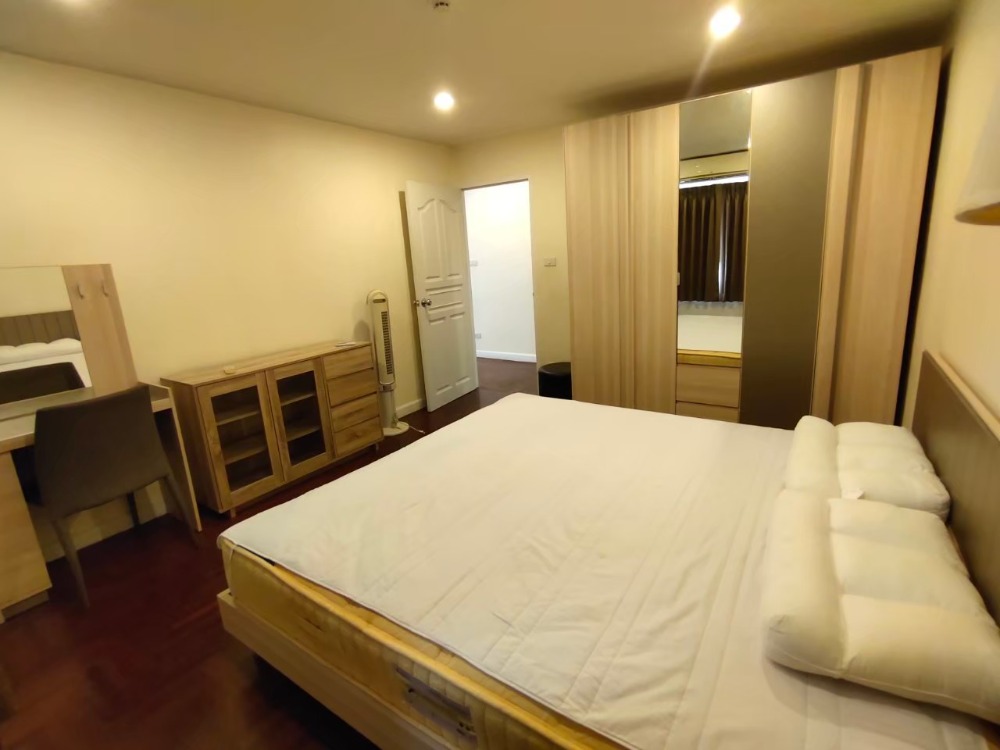 Silom Condominuim / 2 Bedrooms (SALE WITH TENENT), สีลม คอนโดมิเนียม / 2 ห้องนอน (ขายพร้อมผู้เช่า) DO119