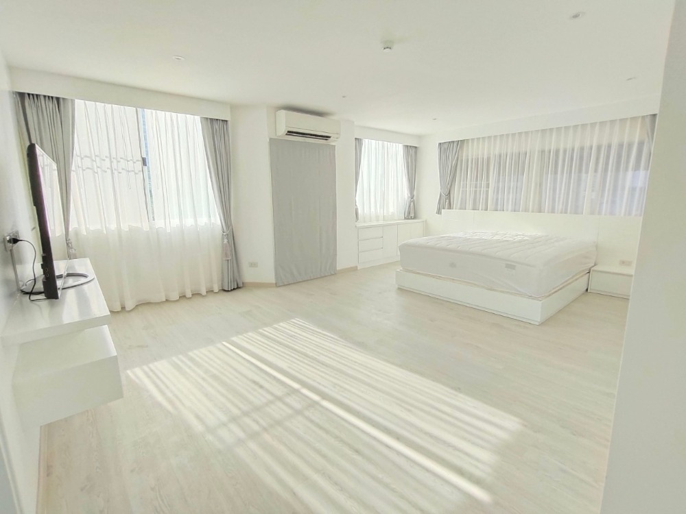 Silom Condominuim / 2 Bedrooms (SALE WITH TENENT), สีลม คอนโดมิเนียม / 2 ห้องนอน (ขายพร้อมผู้เช่า) DO120