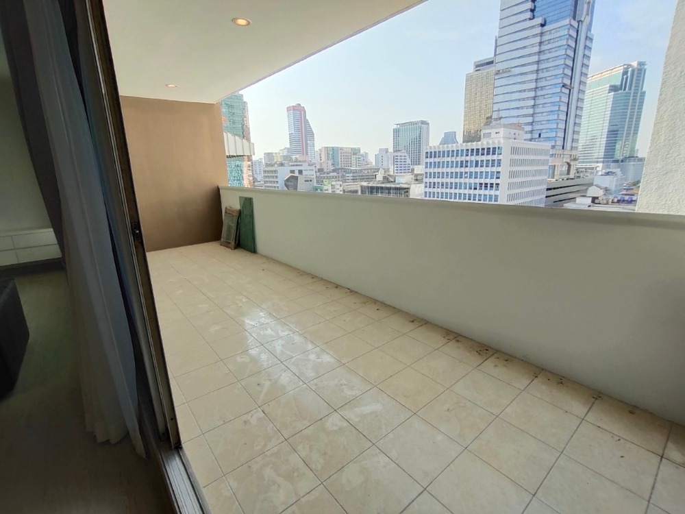 Silom Condominuim / 2 Bedrooms (SALE WITH TENENT), สีลม คอนโดมิเนียม / 2 ห้องนอน (ขายพร้อมผู้เช่า) DO120