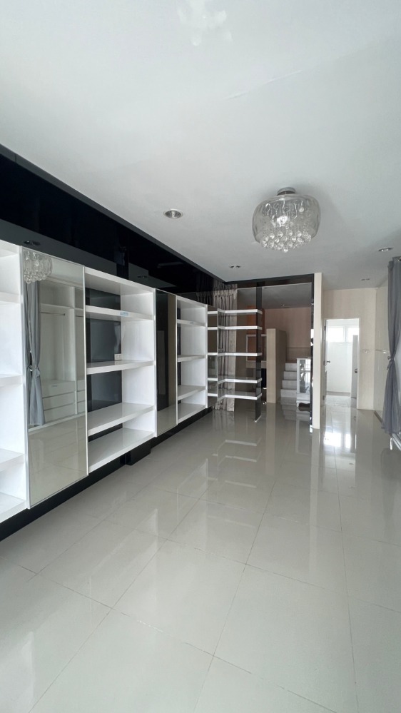 โฮมออฟฟิศ นาคนิวาส 27 / 4 ชั้น (ขาย), Home Office Nakniwat 27 / 4 Storey (FOR SALE) RUK648