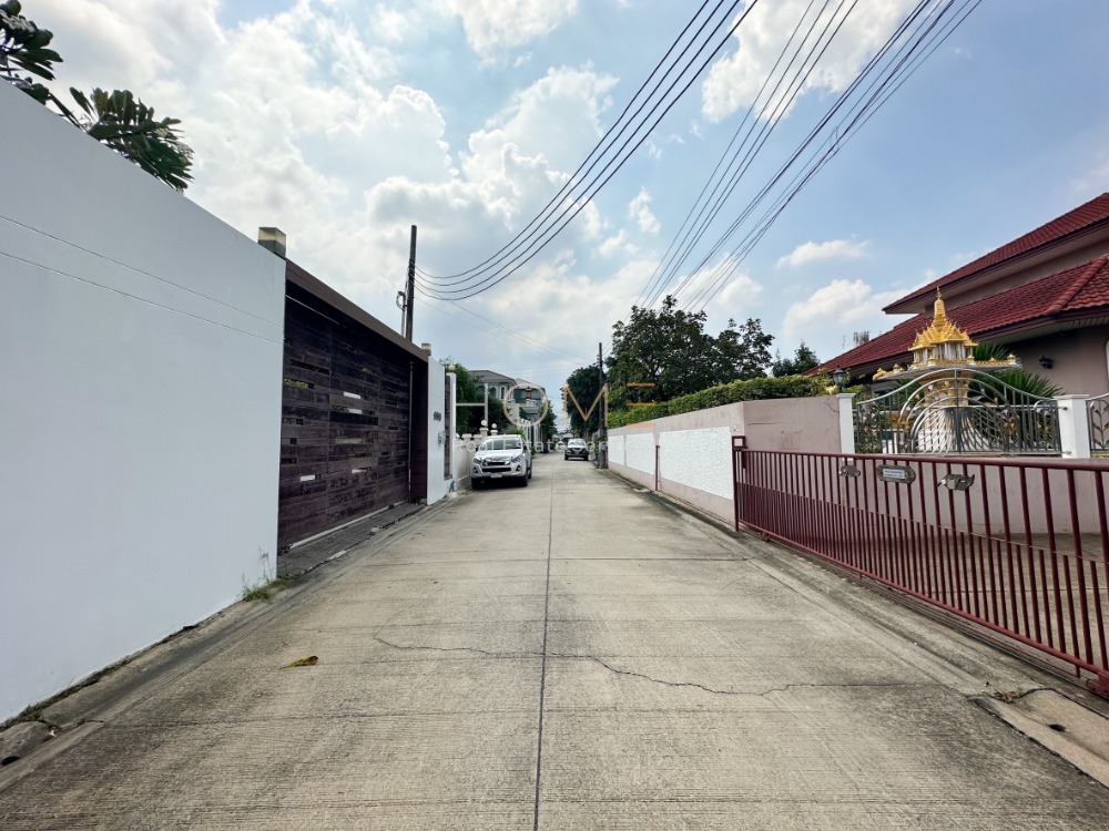 บ้านเดี่ยวติดถนนราชพฤกษ์ ใกล้เซ็นทรัลเวสต์วิลล์ / 5 ห้องนอน (ขาย), Single house next to Ratchaphruek Road. Near Central Westville / 5 Bedrooms (SALE) STONE690