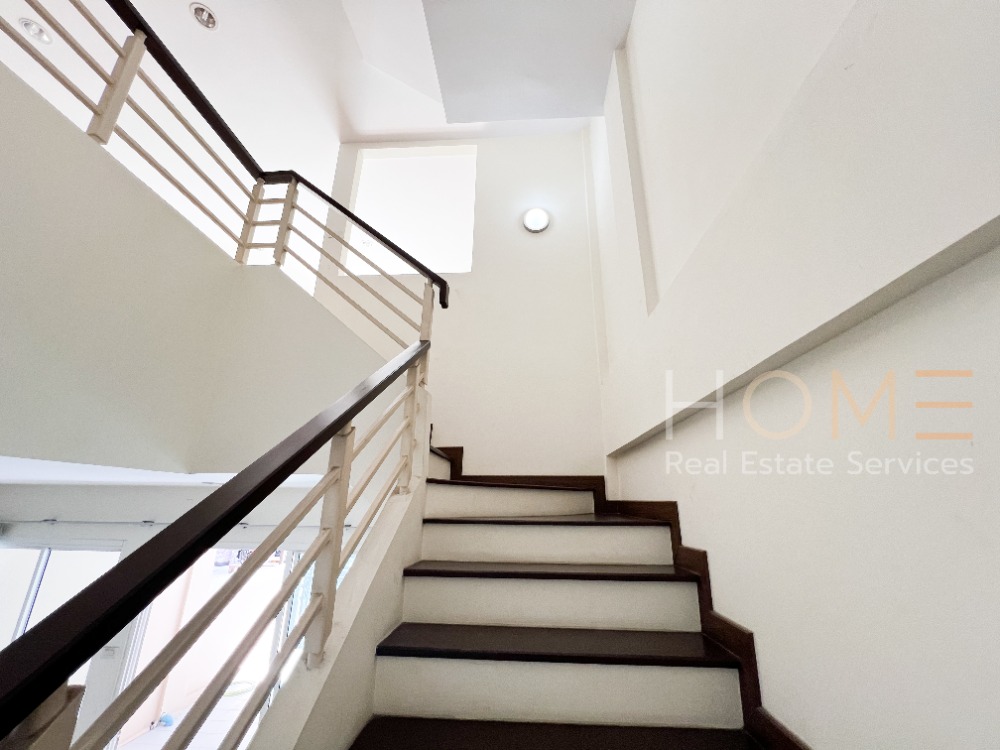 ทาวน์โฮม แกรนด์ เดอ วิลล์ ศรีนครินทร์ / 4 ห้องนอน (ขาย), Grand De Ville Srinakarin / Townhome 4 Bedrooms (FOR SALE) PUY171