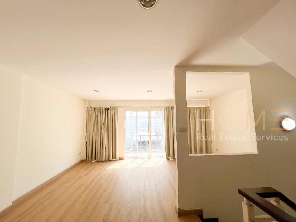 ทาวน์โฮม แกรนด์ เดอ วิลล์ ศรีนครินทร์ / 4 ห้องนอน (ขาย), Grand De Ville Srinakarin / Townhome 4 Bedrooms (FOR SALE) PUY171