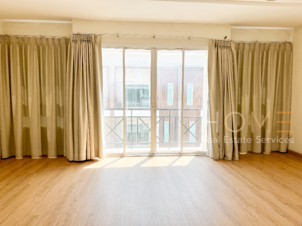 ทาวน์โฮม แกรนด์ เดอ วิลล์ ศรีนครินทร์ / 4 ห้องนอน (ขาย), Grand De Ville Srinakarin / Townhome 4 Bedrooms (FOR SALE) PUY171