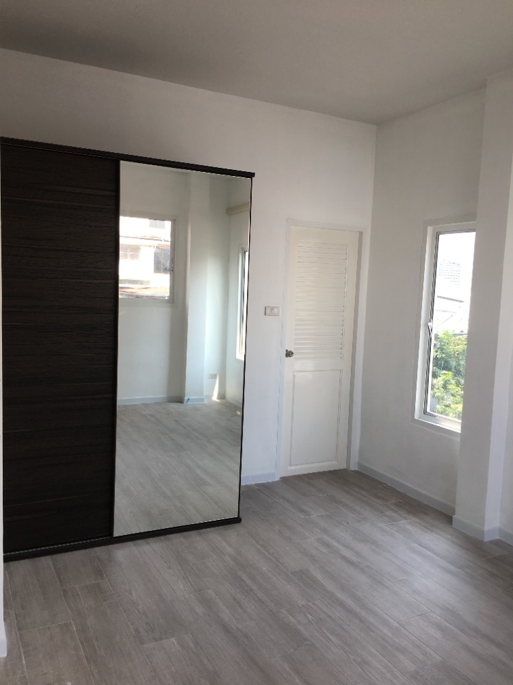 บ้านเดี่ยวติด MRT ท่าพระ บางกอกใหญ่ / 3 ห้องนอน (ขาย), House next to MRT Tha Phra, Bangkok Yai / 3 Bedrooms (SALE) MHOW006