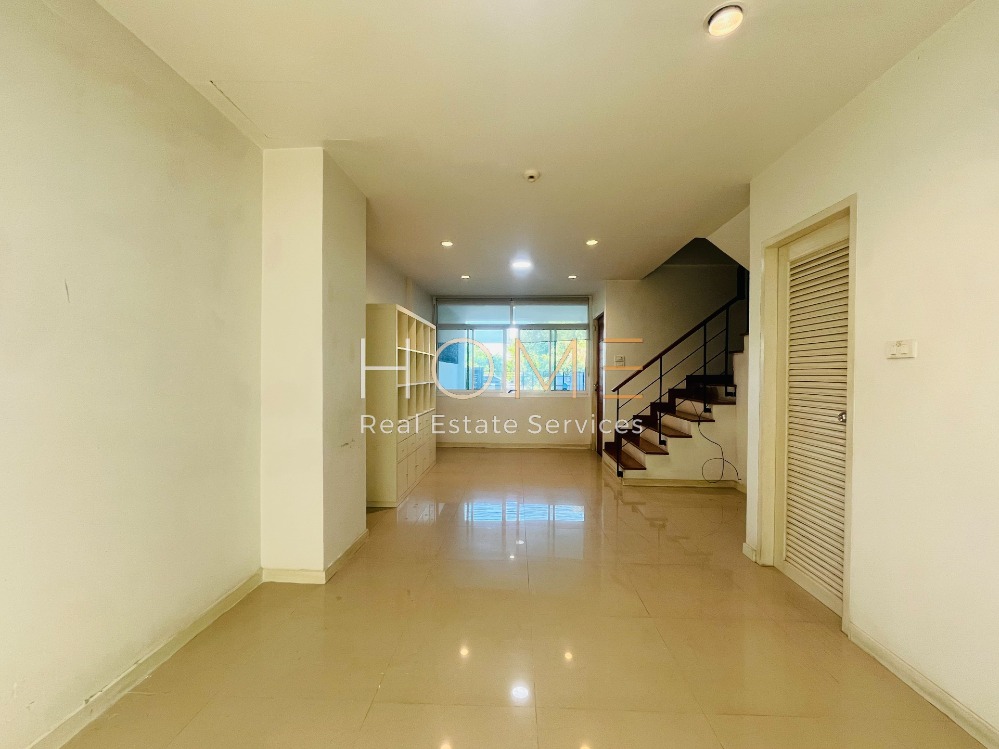 โฮมออฟฟิศ นาคนิวาส 48 / 3 ห้องนอน (ขาย), Home Office Nakniwat 48 / 3 Storey (FOR SALE) RUK686