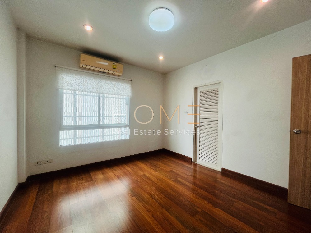 โฮมออฟฟิศ นาคนิวาส 48 / 3 ห้องนอน (ขาย), Home Office Nakniwat 48 / 3 Storey (FOR SALE) RUK686