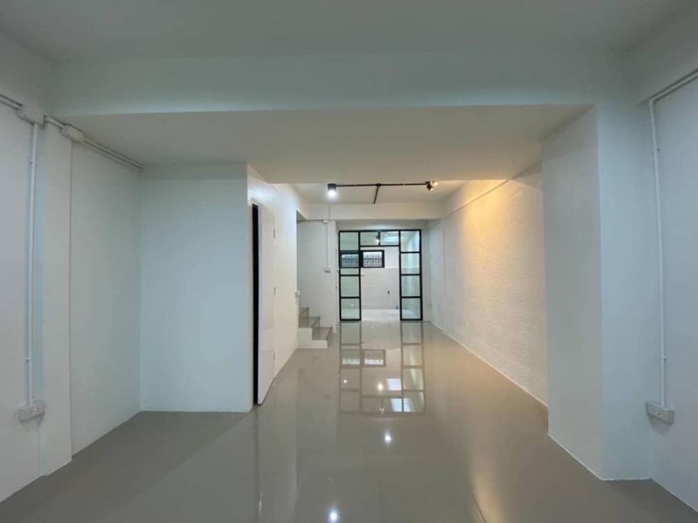 ทาวน์เฮ้าส์ โชคชัย 4 แยก 22 / 2 ห้องนอน (ขาย), Townhouse Chokchai 4 Yaek 22 / 2 Bedrooms (FOR SALE) RUK688