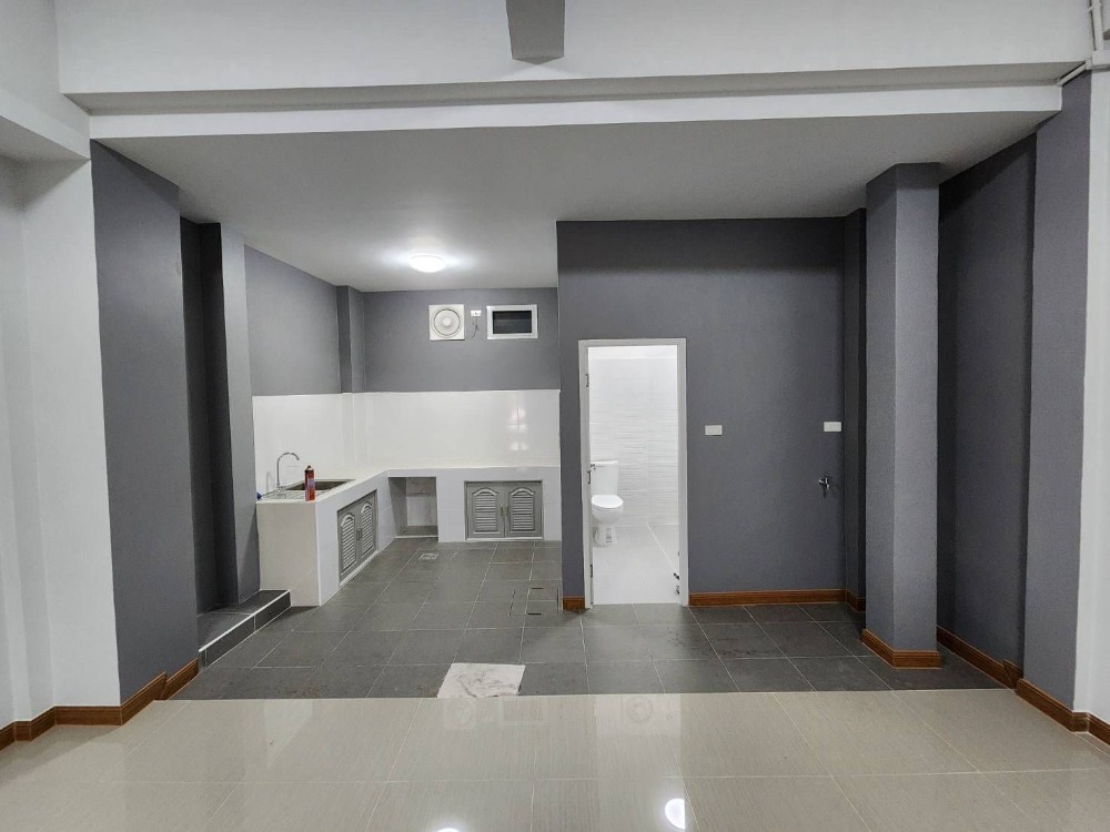 ทาวน์เฮ้าส์ เพ็ญประภา วิลล่า / 3 ห้องนอน (ขาย), Penprapa Villa / Townhouse 3 Bedrooms (FOR SALE) COF428