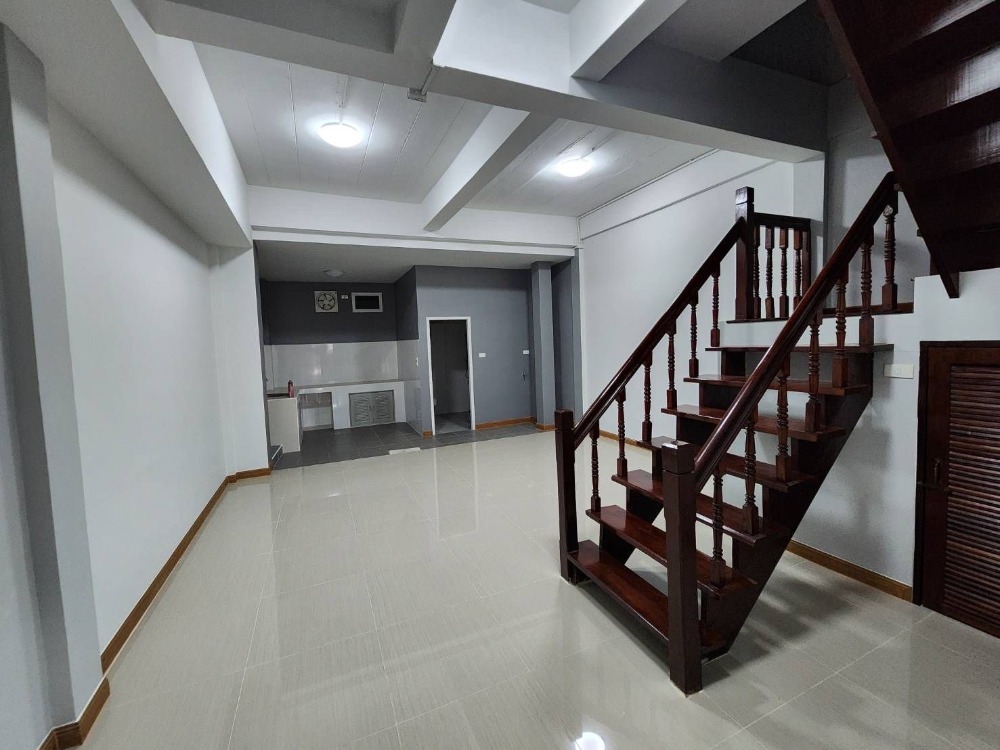 ทาวน์เฮ้าส์ เพ็ญประภา วิลล่า / 3 ห้องนอน (ขาย), Penprapa Villa / Townhouse 3 Bedrooms (FOR SALE) COF428