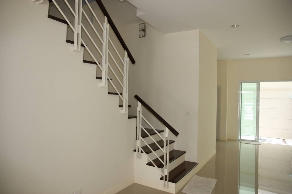 ทาวน์โฮม พรีเมี่ยมเพลส 5 ถนนนวลจันทร์ / 3 ห้องนอน (ขาย), Premium Place 5 Nuanchan / Townhome 3 Bedrooms (FOR SALE) RUK439