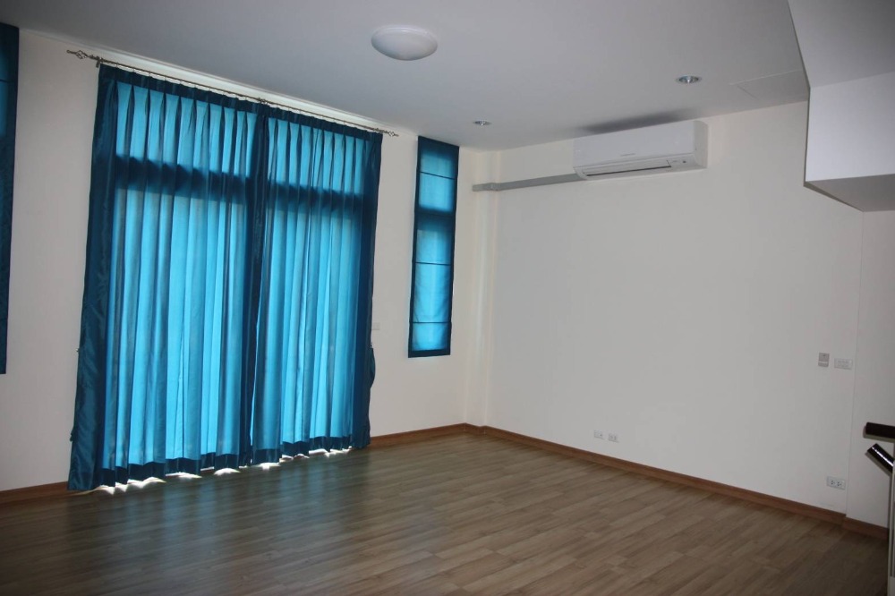 ทาวน์โฮม พรีเมี่ยมเพลส 5 ถนนนวลจันทร์ / 3 ห้องนอน (ขาย), Premium Place 5 Nuanchan / Townhome 3 Bedrooms (FOR SALE) RUK439