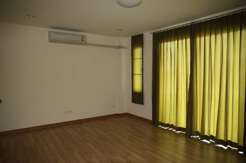 ทาวน์โฮม พรีเมี่ยมเพลส 5 ถนนนวลจันทร์ / 3 ห้องนอน (ขาย), Premium Place 5 Nuanchan / Townhome 3 Bedrooms (FOR SALE) RUK439