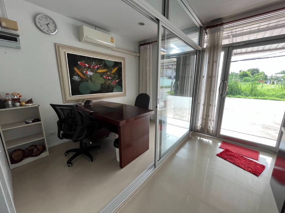 อาคารพาณิชย์ 3 ชั้น ถนนสุขาภิบาล 5 ซอย 5 / 2 ห้องนอน (ขาย), Commercial building Sukhaphiban 5 Road Soi 5 / 2 Bedrooms (SALE) DO294