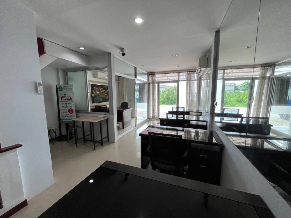 อาคารพาณิชย์ 3 ชั้น ถนนสุขาภิบาล 5 ซอย 5 / 2 ห้องนอน (ขาย), Commercial building Sukhaphiban 5 Road Soi 5 / 2 Bedrooms (SALE) DO294