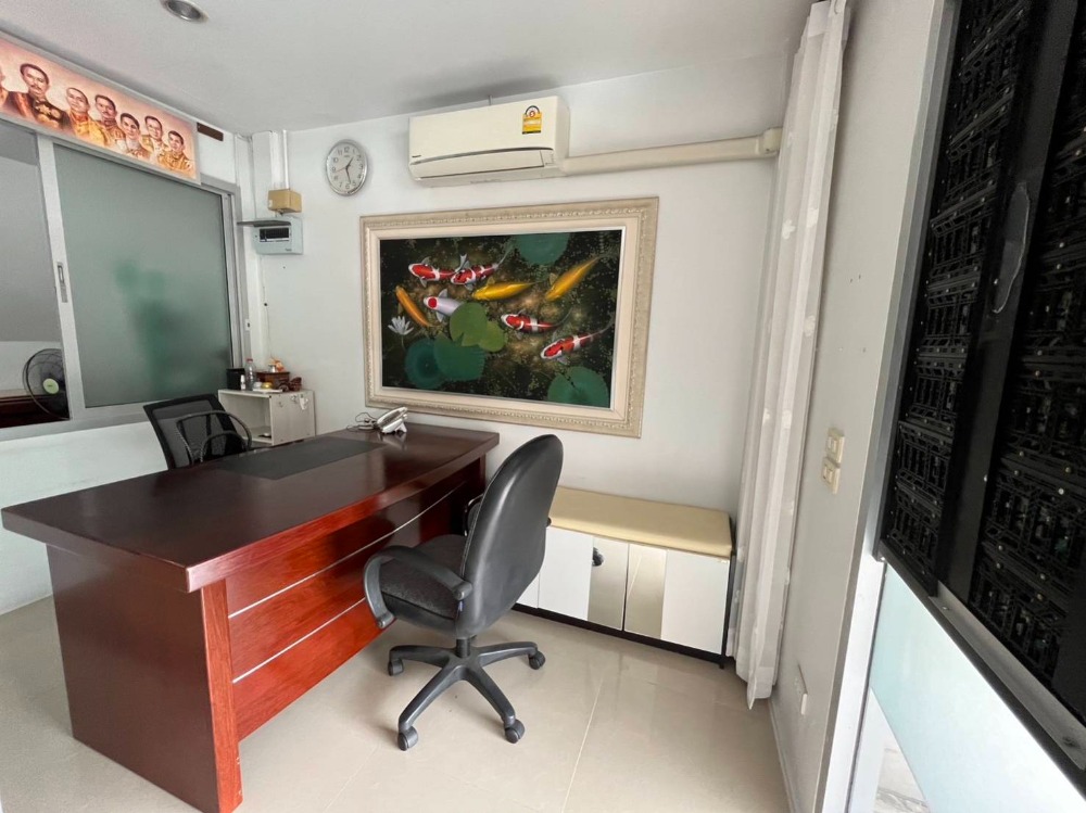 อาคารพาณิชย์ 3 ชั้น ถนนสุขาภิบาล 5 ซอย 5 / 2 ห้องนอน (ขาย), Commercial building Sukhaphiban 5 Road Soi 5 / 2 Bedrooms (SALE) DO294