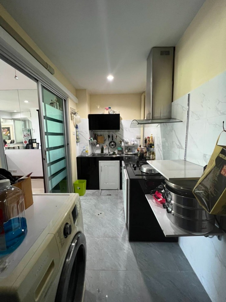 อาคารพาณิชย์ 3 ชั้น ถนนสุขาภิบาล 5 ซอย 5 / 2 ห้องนอน (ขาย), Commercial building Sukhaphiban 5 Road Soi 5 / 2 Bedrooms (SALE) DO294