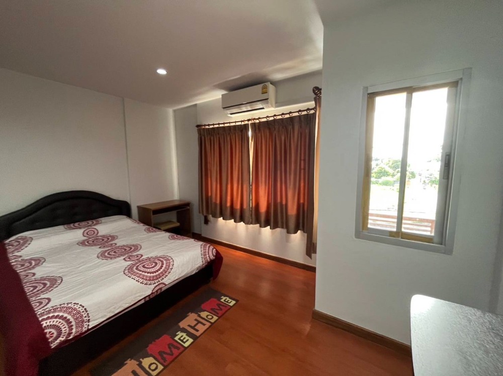 อาคารพาณิชย์ 3 ชั้น ถนนสุขาภิบาล 5 ซอย 5 / 2 ห้องนอน (ขาย), Commercial building Sukhaphiban 5 Road Soi 5 / 2 Bedrooms (SALE) DO294