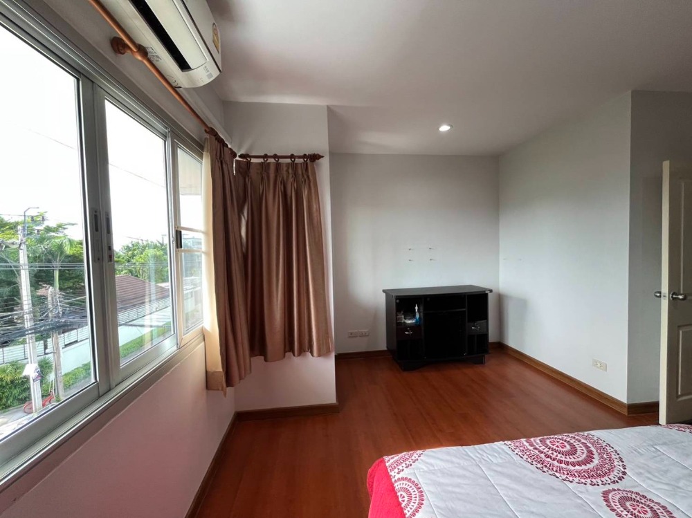 อาคารพาณิชย์ 3 ชั้น ถนนสุขาภิบาล 5 ซอย 5 / 2 ห้องนอน (ขาย), Commercial building Sukhaphiban 5 Road Soi 5 / 2 Bedrooms (SALE) DO294