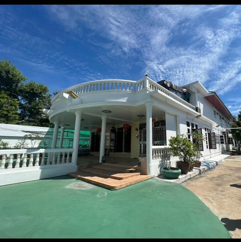 บ้านเดี่ยวพร้อมที่ดิน ซอย ลาซาล 32 / 1 ไร่ (ขาย), House with Land Soi Lasalle 32 / 1,600 Square Metre (FOR SALE) PUY269