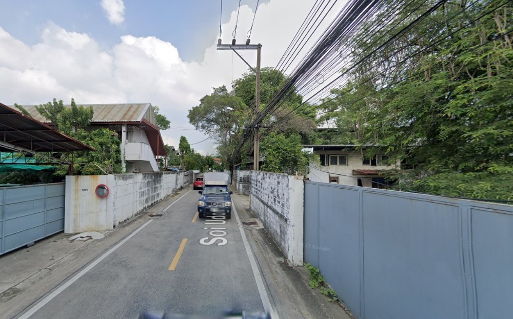 ที่ดินพร้อมสิ่งปลูกสร้าง ซอยอุดมสุข 29 / 210 ตารางวา (ขาย), Land with Building Soi Udomsuk 29 / 840 Square Metre (FOR SALE) PUY230