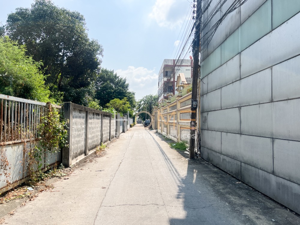 ที่ดิน ถนนเฉลิมพระเกียรติ ร.9 ซอย 42 / 100 ตารางวา (ขาย), Land Chaloem Phrakiat Ratchakan Thi 9 Road Soi 42 / 400 square Metre (FOR SALE) PUY242