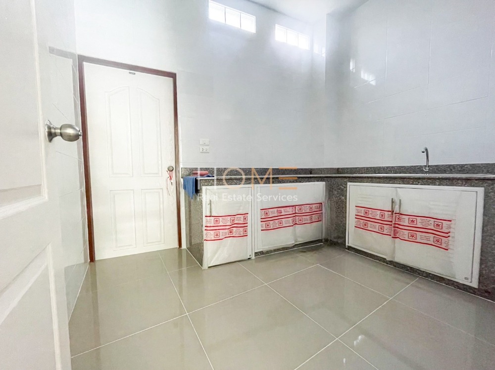 ทาวน์โฮม ซอยอินทามระ 19 / 3 ห้องนอน (ขาย), Townhome Soi Inthamara 19 / 3 Bedrooms (SALE) PLOYW370