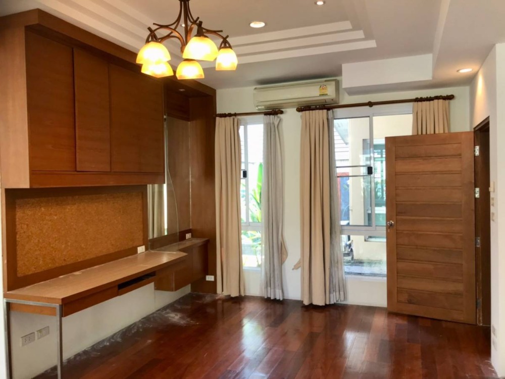 บ้าน ซอยสายลม (ซอยพหลโยธิน 8) / 4 ห้องนอน (ขาย), House Soi Sailom (Soi Phahonyothin 8) / 4 Bedrooms (SALE) NUB623