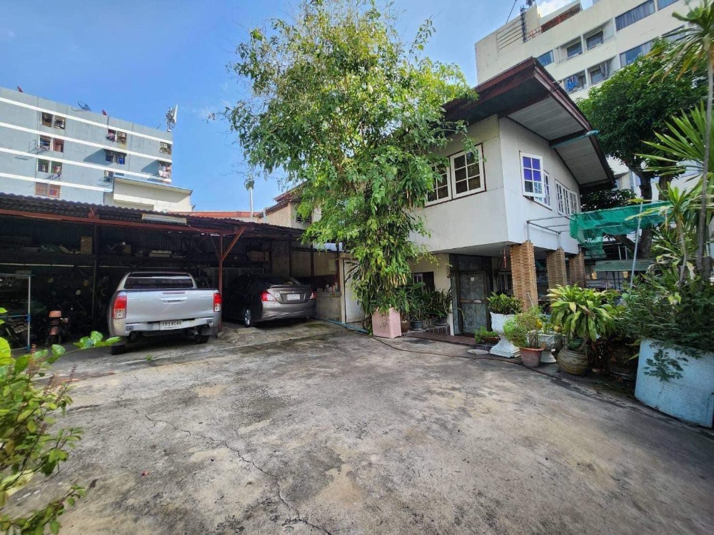 บ้านพร้อมที่ดิน ซอยสุขุมวิท 81 / 69 ตารางวา (ขาย), House with Land Soi Sukhumvit 81 / 276 Square Metre (FOR SALE) PALM770