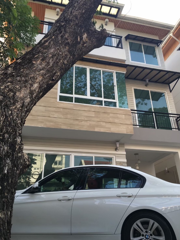 ทาวน์เฮ้าส์ ลาดพร้าว 110 / 6 ห้องนอน (ขาย), Townhouse Ladprao 110 / 6 Bedrooms (FOR SALE) JANG033