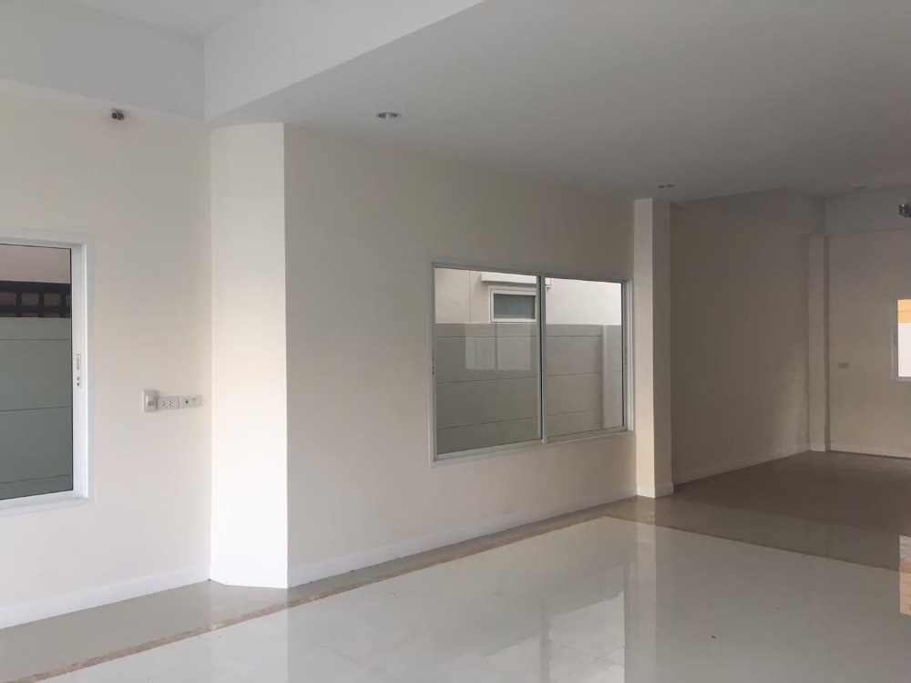 ทาวน์เฮ้าส์ ลาดพร้าว 110 / 6 ห้องนอน (ขาย), Townhouse Ladprao 110 / 6 Bedrooms (FOR SALE) JANG033