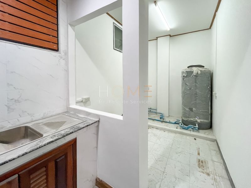 ทาวน์โฮม เจริญกรุง 107 / 4 ห้องนอน (ขาย), Townhome Charoen Krung 107 / 4 Bedrooms (SALE) NUT985