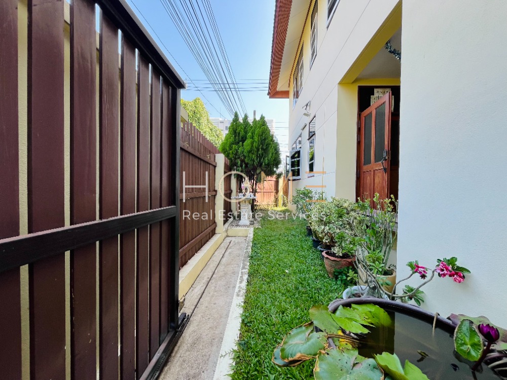 บ้านเดี่ยว สังคมสงเคราะห์ 9 / 6 ห้องนอน (ขาย), Detached House Sangkhom Songkhro 9 / 6 Bedrooms (FOR SALE) RUK746