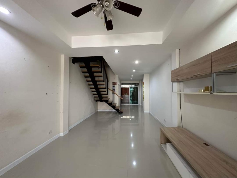 ทาวน์เฮ้าส์ ลาดพร้าว 110 แยก 3 / 4 ห้องนอน (ขาย), Townhouse Ladprao 110 Yaek 3 / 4 Bedrooms (FOR SALE) JANG059